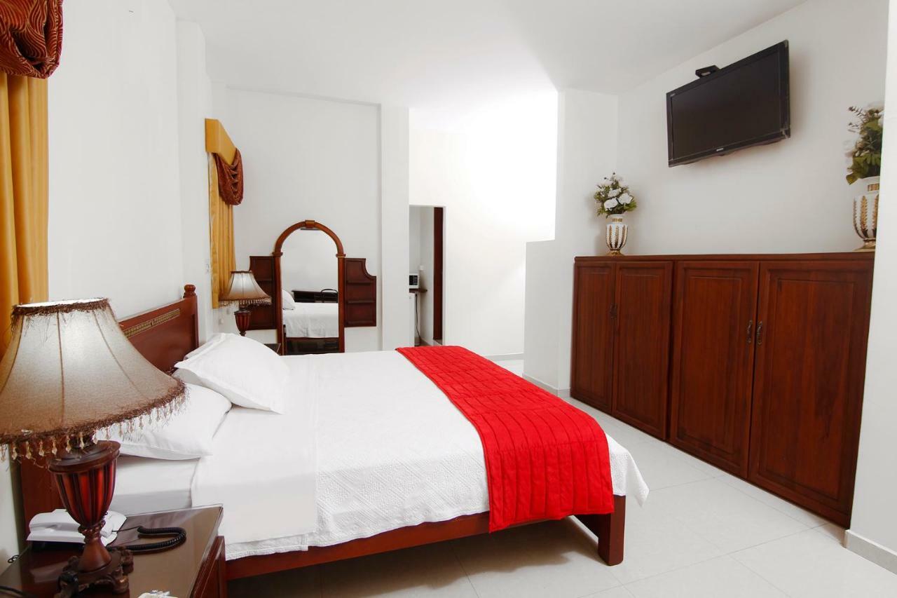 Hotel Versailles Internacional Guayaquil Exteriör bild
