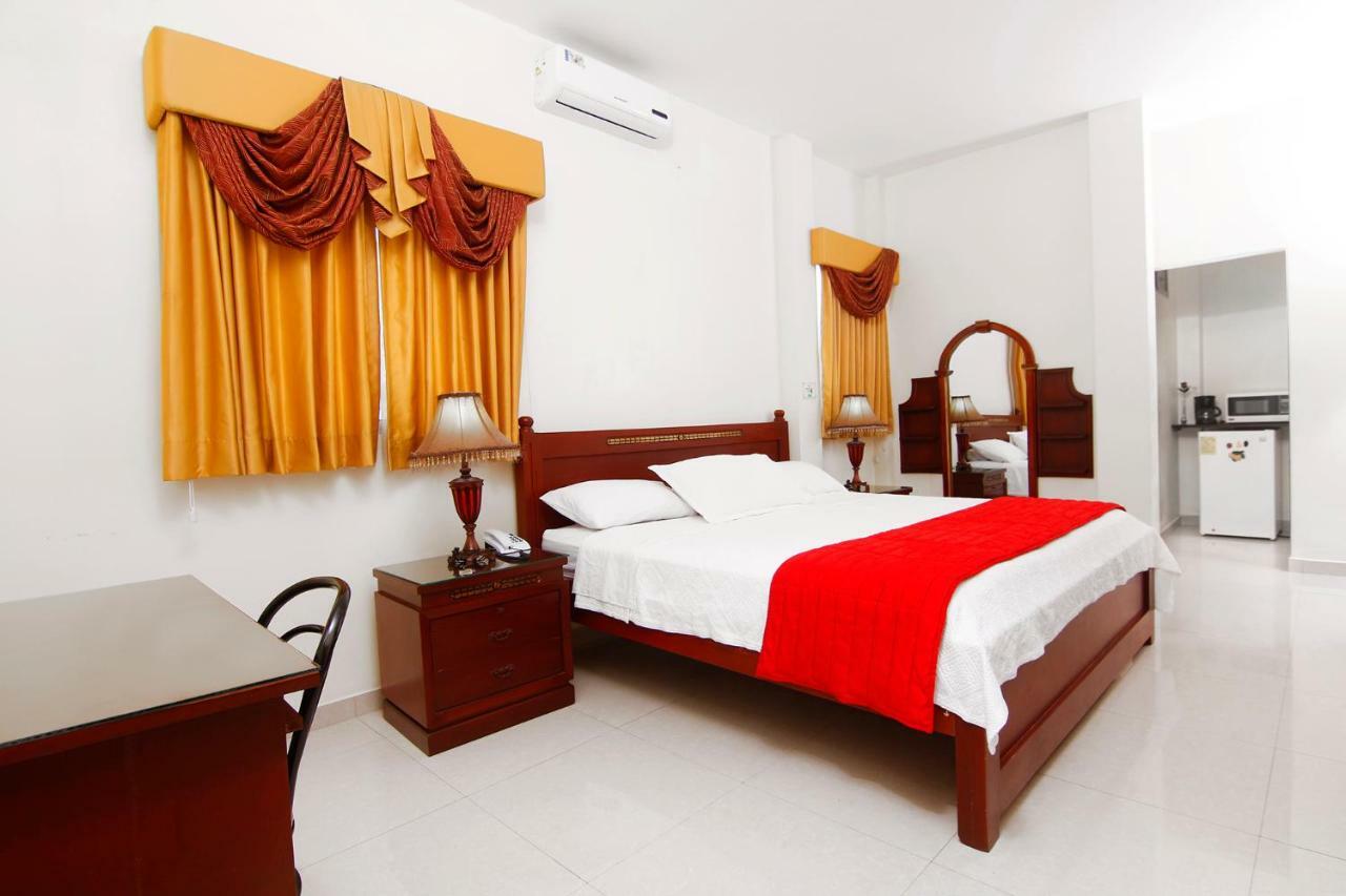 Hotel Versailles Internacional Guayaquil Exteriör bild