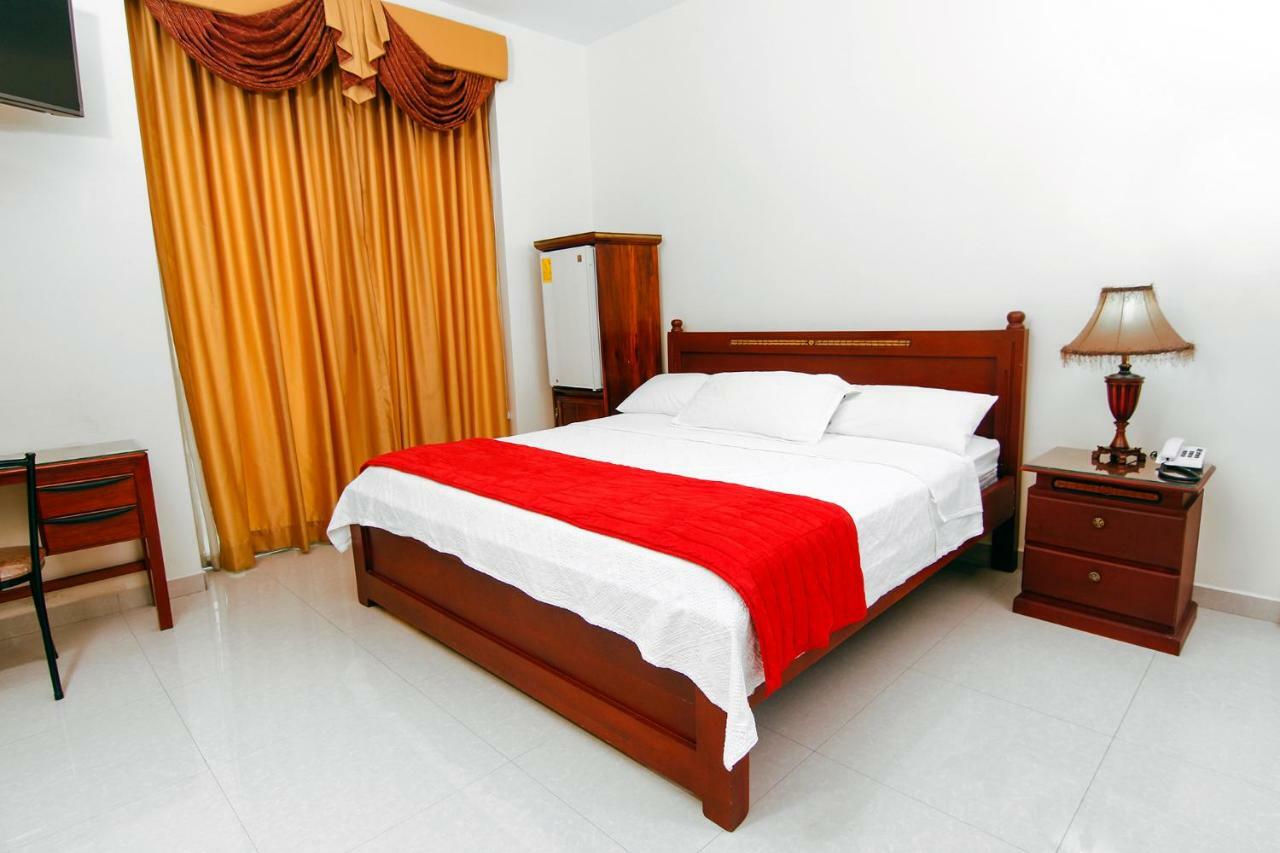 Hotel Versailles Internacional Guayaquil Exteriör bild